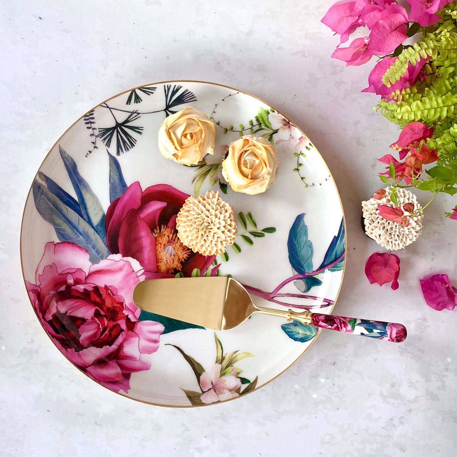 Round Serving Platter With Server, Gift Set of 2 - Tudor Blooms