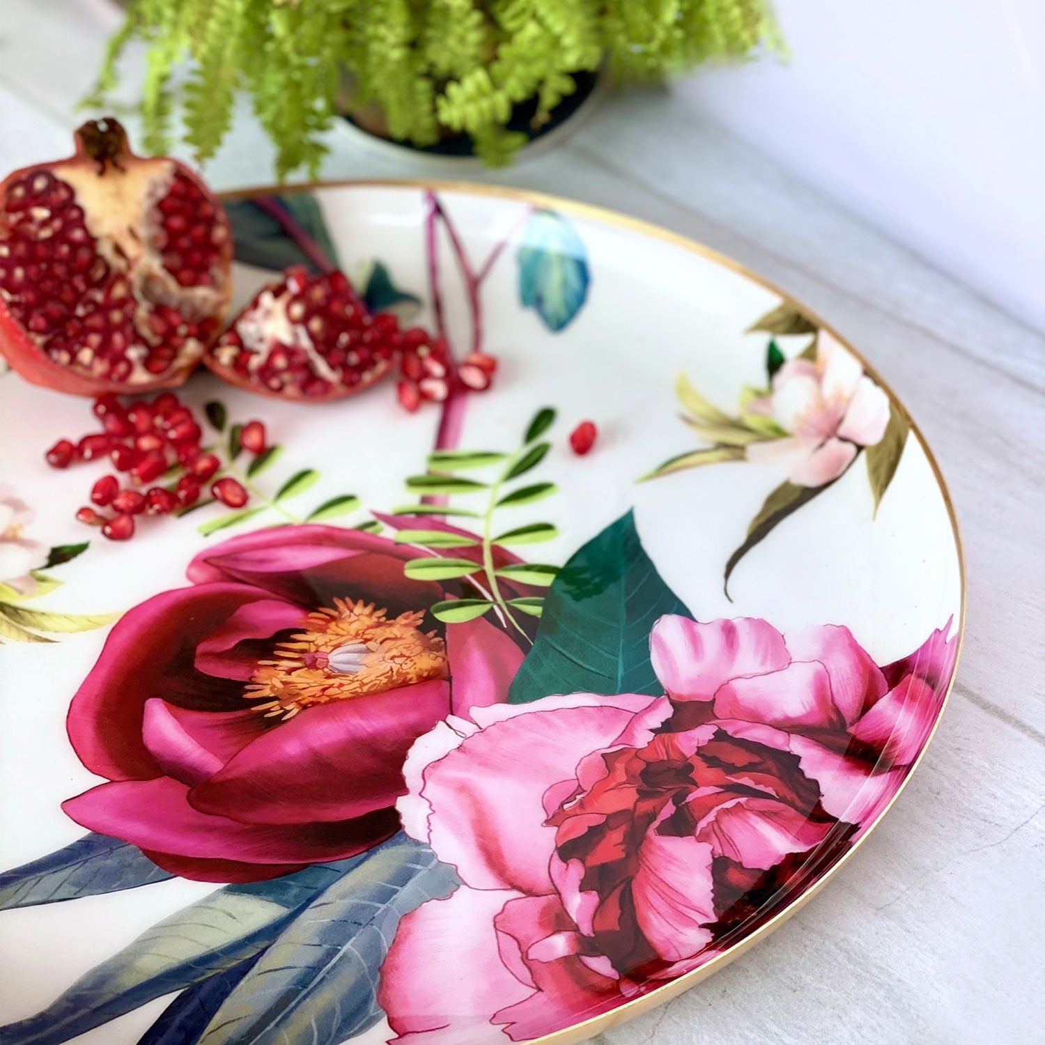 Round Serving Tray - Tudor Blooms